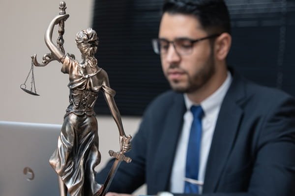 advocate lawyer